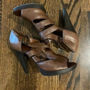 NWOT Gianni bini brown high heels size 10